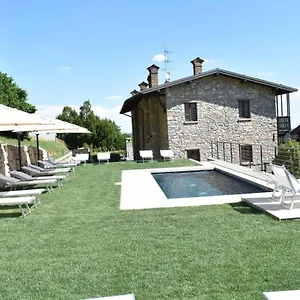 Country house Cascina Belvedi, Clanezzo